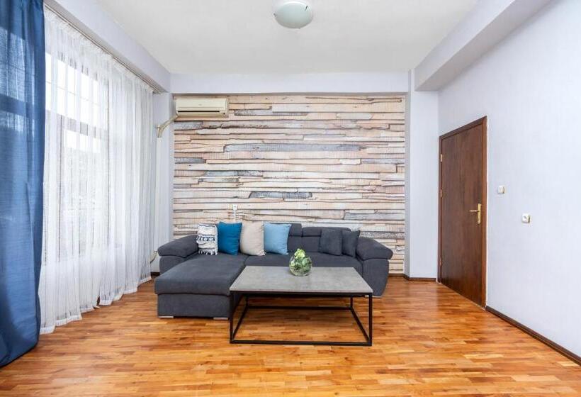 דירת חדר, Family Hotel Central