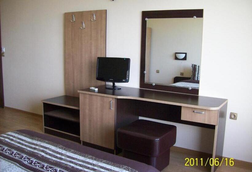 Номер Стандарт с Балконом, Family Hotel Saint George