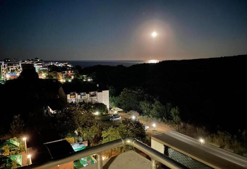 Студио Стандарт с Балконом, Family Hotel Saint George
