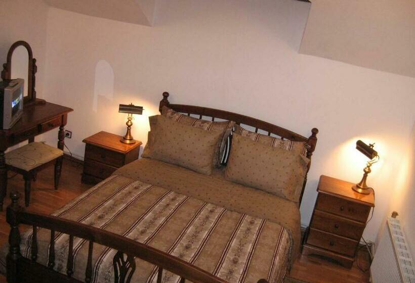 Номер Стандарт Трехместный, Castle Cottage Bed & Breakfast