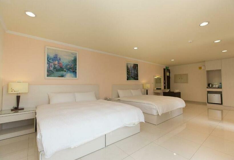 اتاق استاندارد چهار تخته, F Hotel   Sanyi