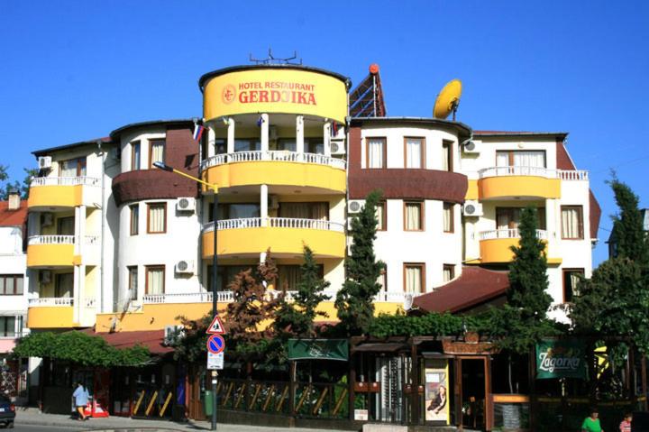 스탠다드 트리플 룸, Gerdjika