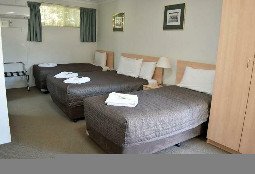 패밀리 룸, Ten Dollar Town Motel