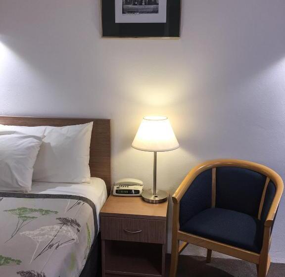 스탠다드 룸, Ten Dollar Town Motel