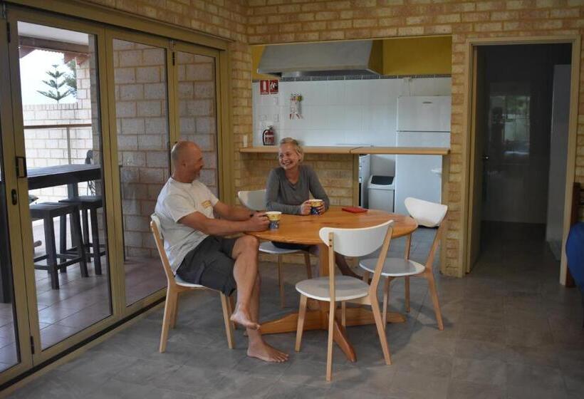 Студия Стандарт, Lancelin Lodge