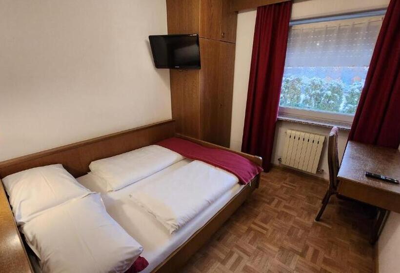 اتاق استاندارد چهارنفره با بالکن, Inter Hotel B&b
