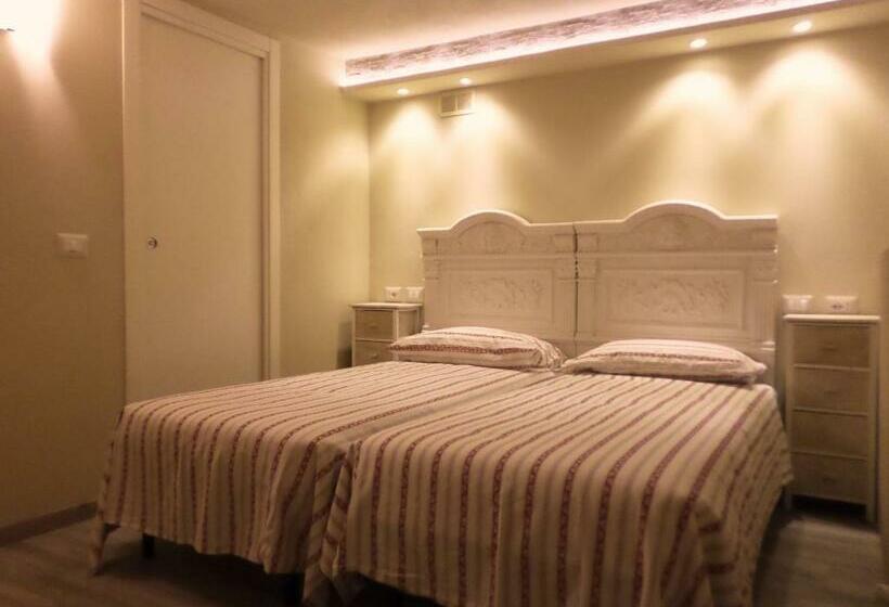 Номер Стандарт Трехместный, La Contrada B&b
