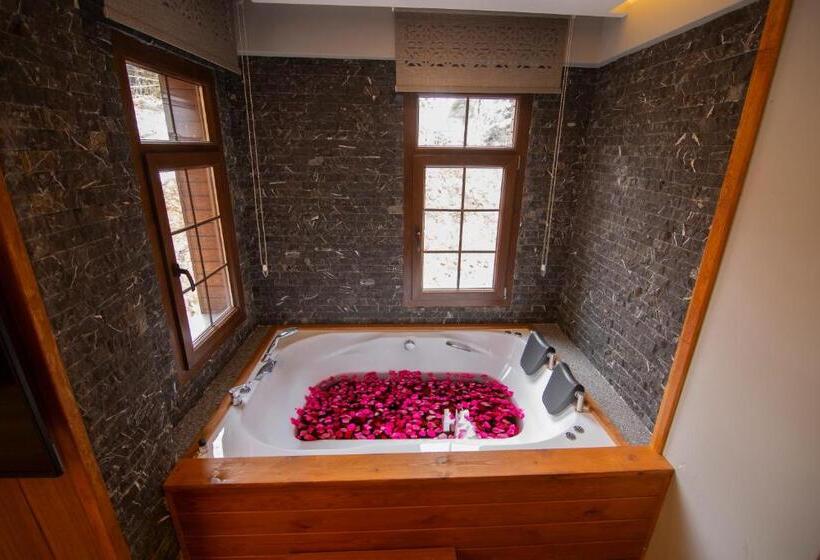 اتاق سوپریور با تخت بزرگ, Kervansaray Deluxe