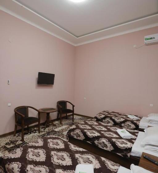 اتاق استاندارد سه نفره, Guest House Gumbaz Sts