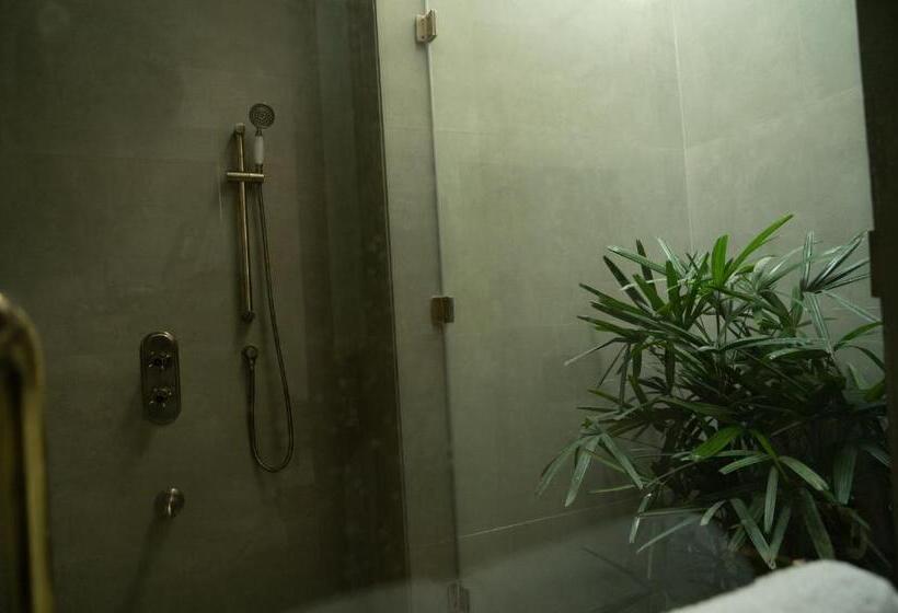 Номер Superior Кровать Кинг, Jaadooghar Stays, Earth Friendly Stay, Chandigarh