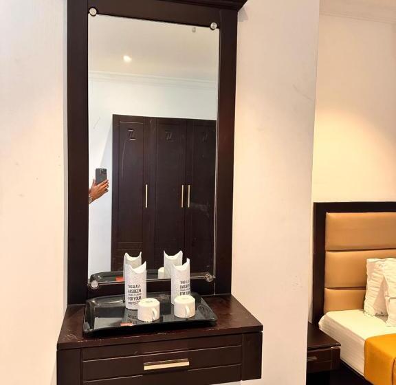 Четырехместный Номер Deluxe, Luxe Hotel Thekkady