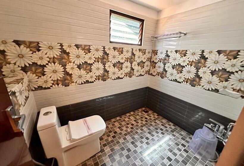 Четырехместный Номер Deluxe, Luxe Hotel Thekkady