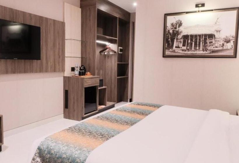 Номер Deluxe Кровать Кинг, Eno Front One Hotel Semarang