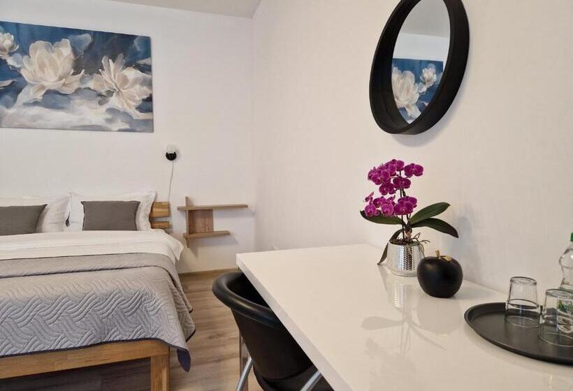 豪华三人间, Casa 7 Sate Apartament