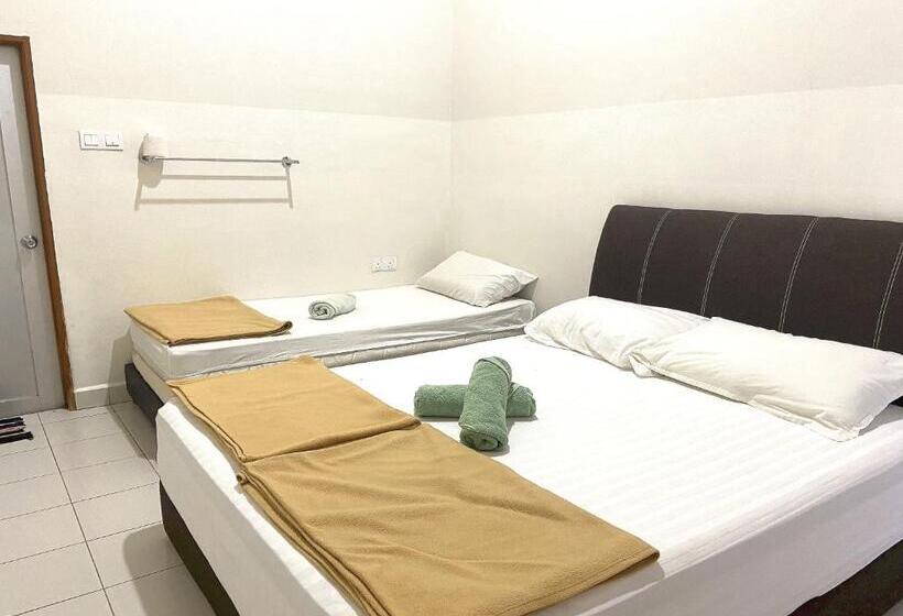 Номер Стандарт Трехместный, Oyo 90971 Pollock Homestay