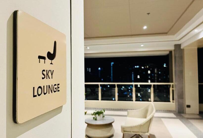 Люкс, Modern Contemporary 1br Fully Furnished Condo With Balcony At Prisma Residences