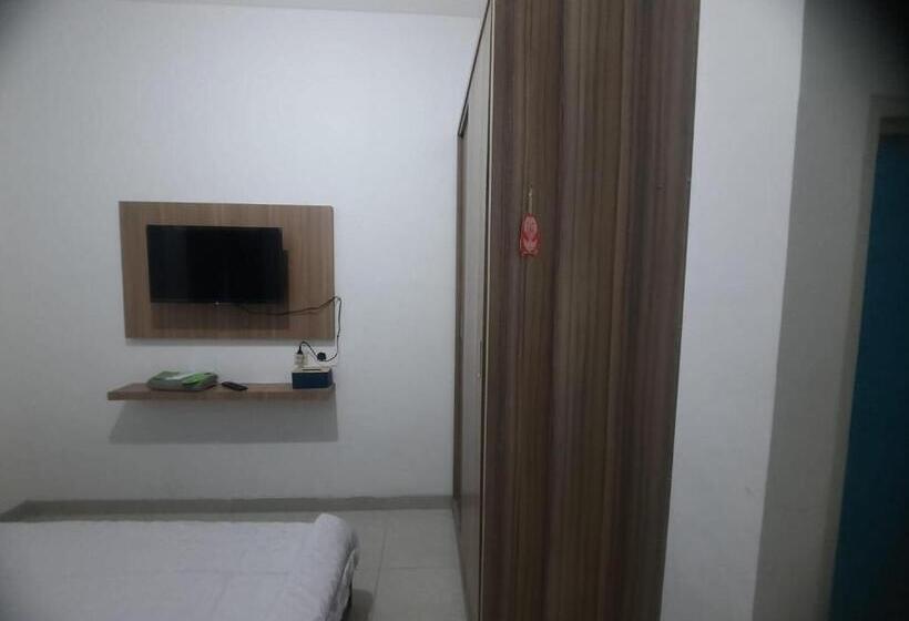 디럭스 룸, Oyo 93870 Damai Guest House Cirebon