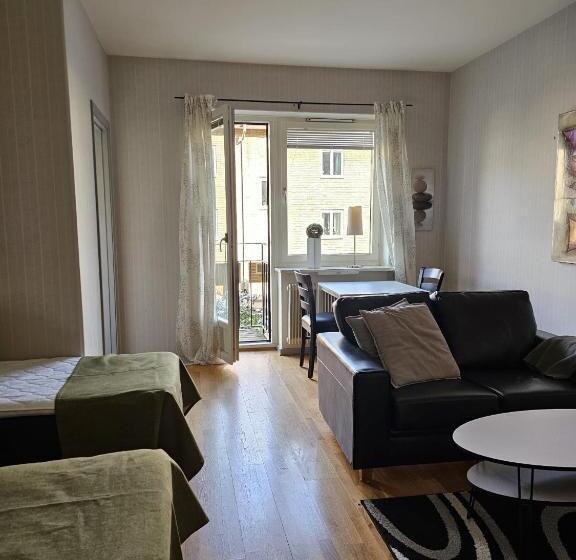 استودیوی استاندارد, Live And Stay Lagerbring