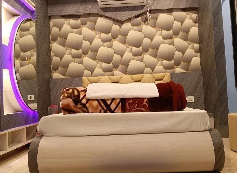Номер Стандарт Трехместный, O Uttara Residency