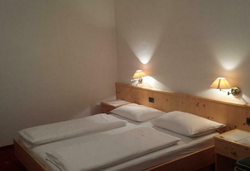 غرفة قياسية ثلاثية, Garnì Gardena   Appartments
