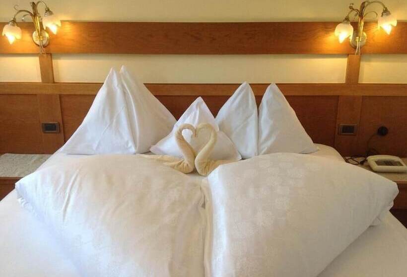 اتاق اکونومی, Garnì Savoy