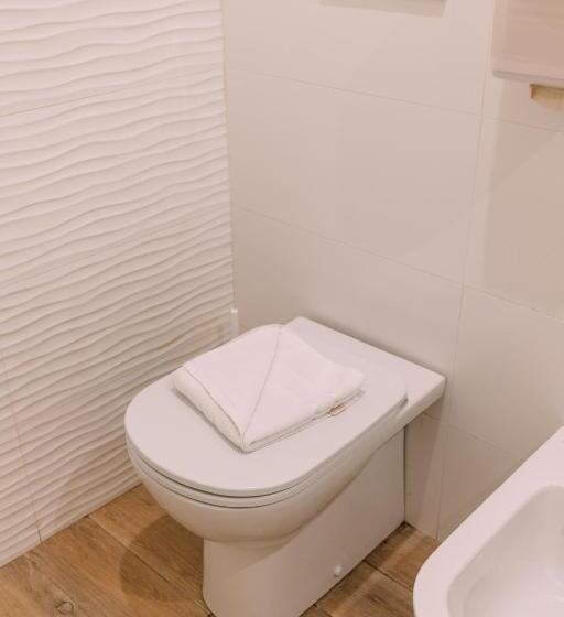 اتاق استاندارد سه نفره, Tomato Urban Retreat