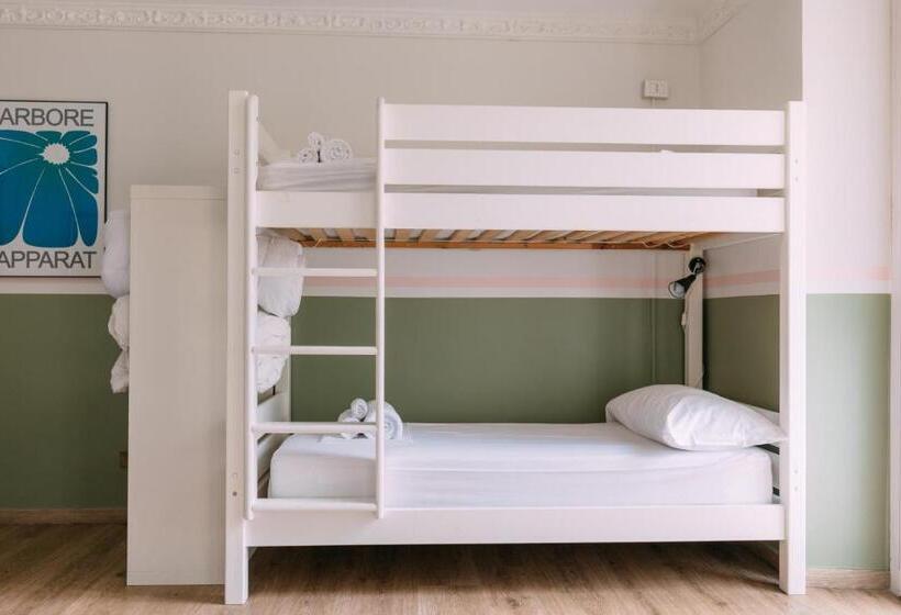 اتاق استاندارد سه نفره, Tomato Urban Retreat