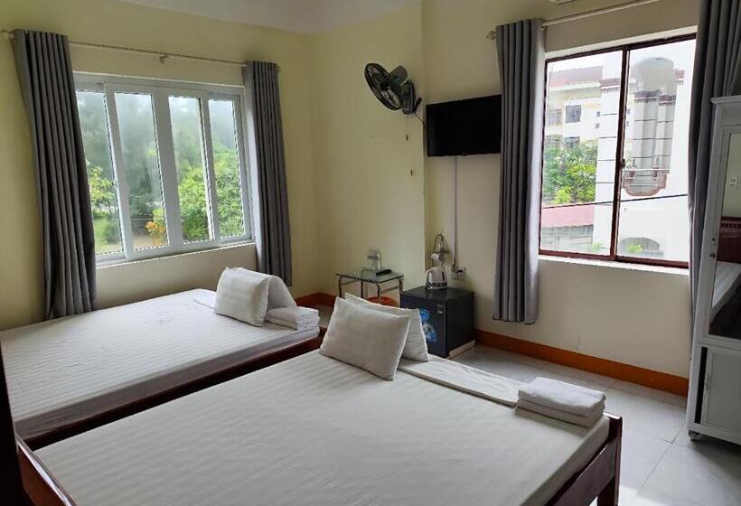 Deluxe Triple Room Sea View, View Nhat Le Beach