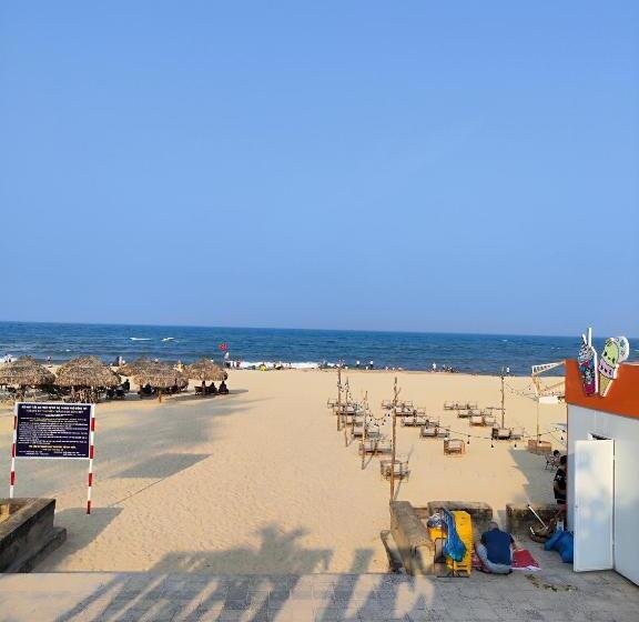 Deluxe Triple Room Sea View, View Nhat Le Beach