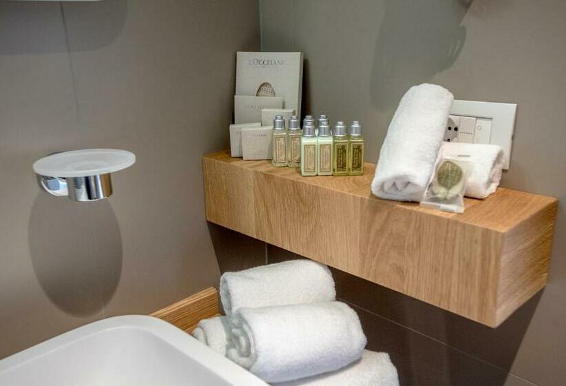 Люкс, Uve Rooms & Wine Bar