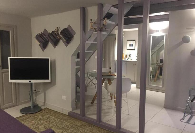Люкс, Uve Rooms & Wine Bar