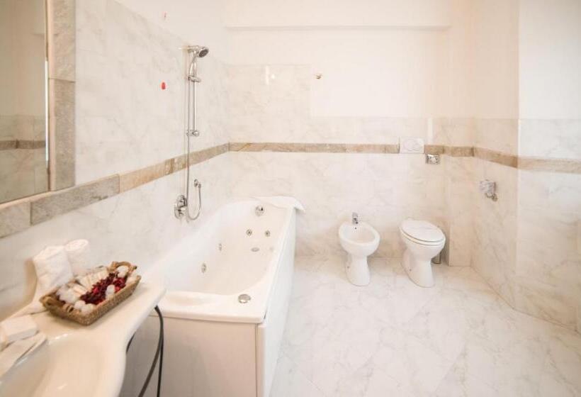 Семейный Номер, Abetone E Piramidi Resort