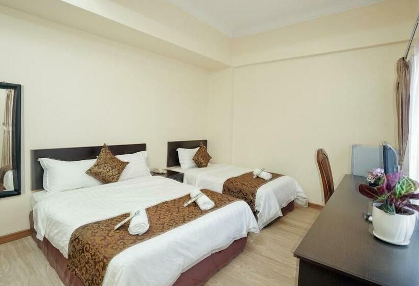 اتاق لوکس خانوادگی, Rj Hotel Kulai