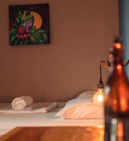 Номер Стандарт Четырехместный Совместный Санузел, Bodhi Hostel & Lounge