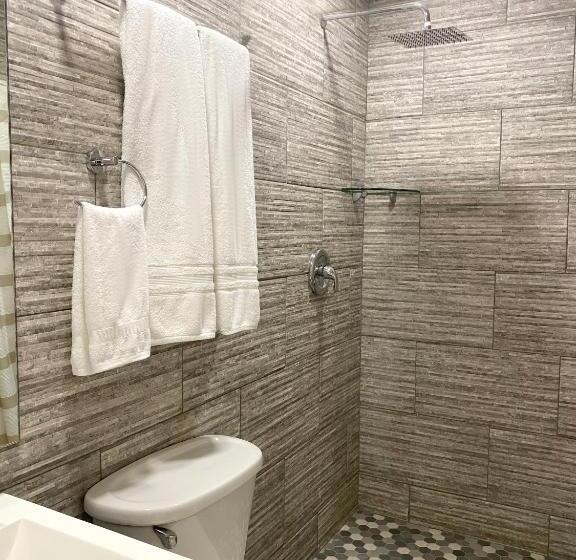 חדר משפחתי, Magnolia Inn