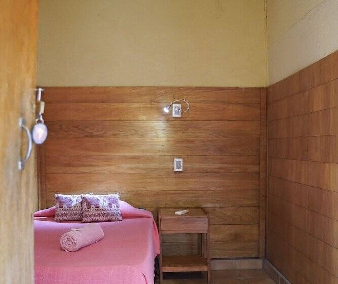 اتاق استاندارد یک تخته با سرویس بهداشتی مشترک, Nomada Hostel