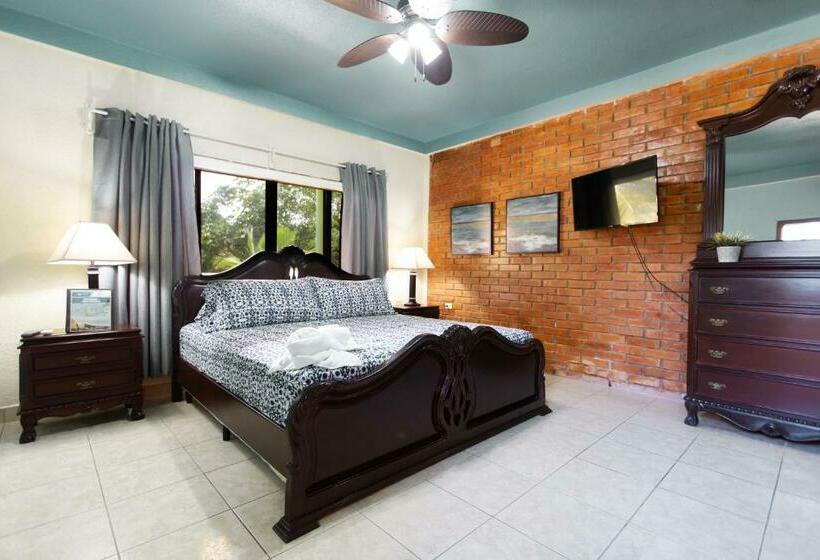 اتاق لوکس با تخت بزرگ, Sea Eye Hotel   Tropical Building