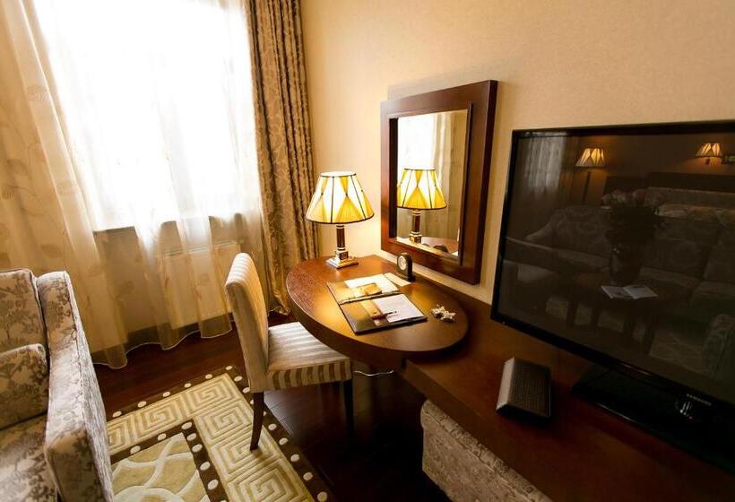 مجموعه ویستا شهر, Allureinn Hotel And Spa