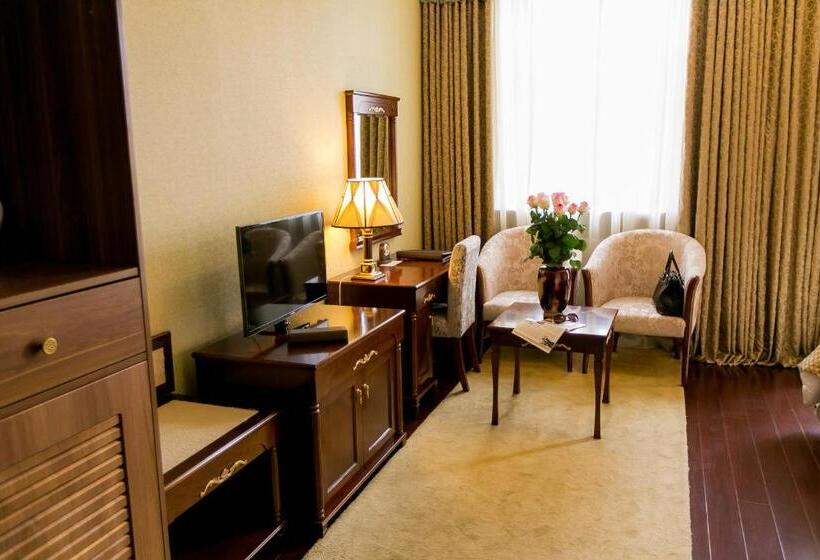 سوییت جونیور با چشم‌انداز شهر, Allureinn Hotel And Spa