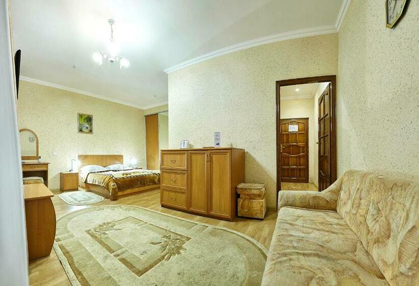 Полулюкс, Resort Hotel Karpaty