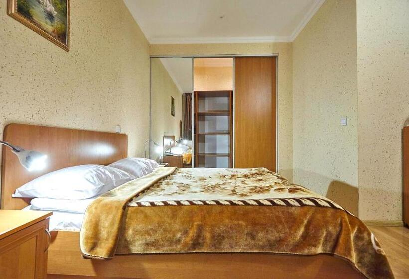 Полулюкс, Resort Hotel Karpaty