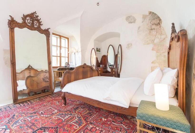 Номер Стандарт, Chateau Třebešice