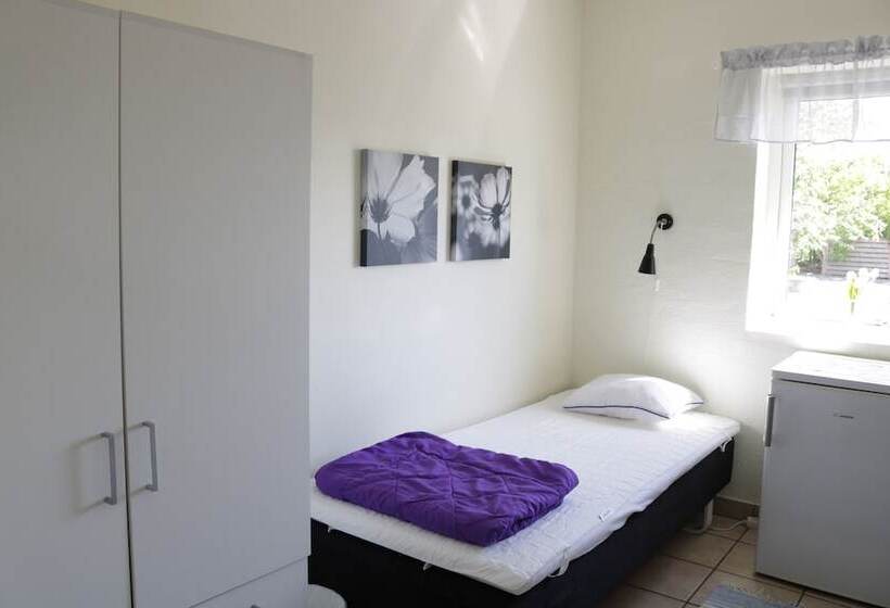 اتاق استاندارد سه نفره, Kärraton Vandrarhem   Hostel