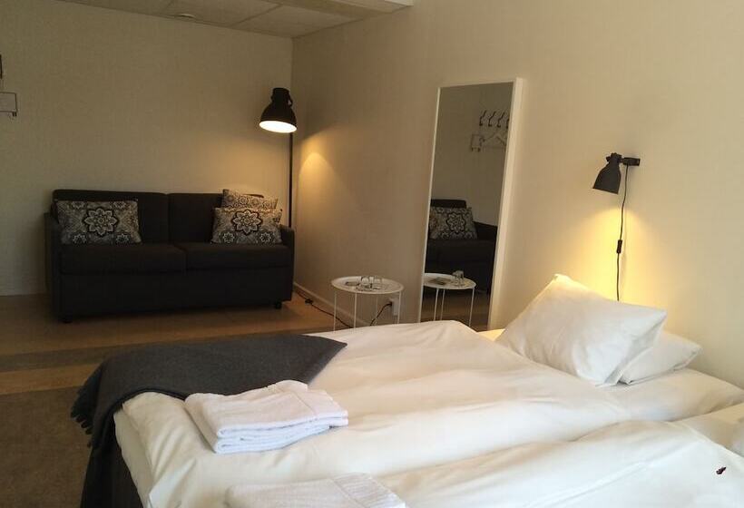 标准三人间共用浴室, Le Mat B&b Akersberga