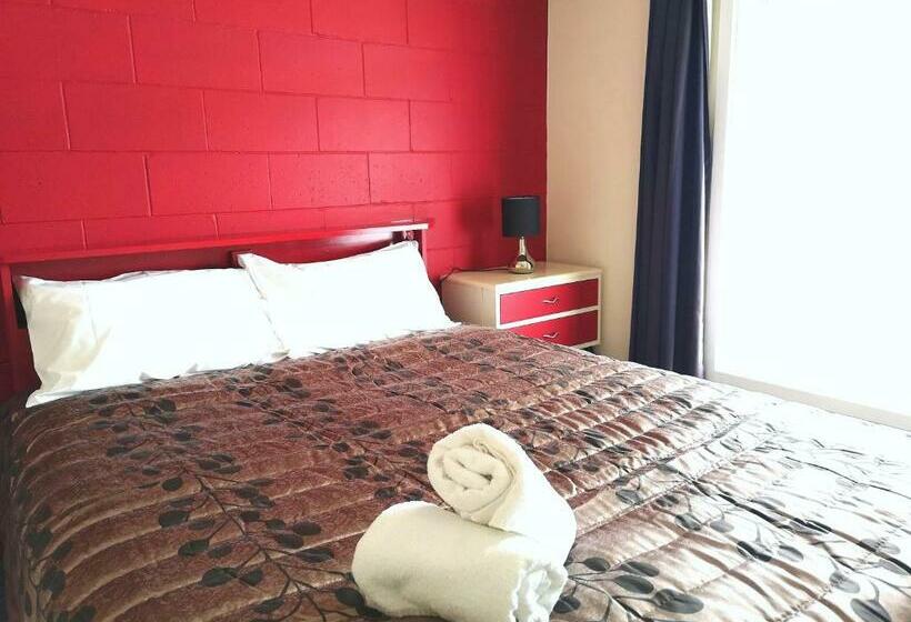 침실 2개 아파트, 45 On Avenal Motel