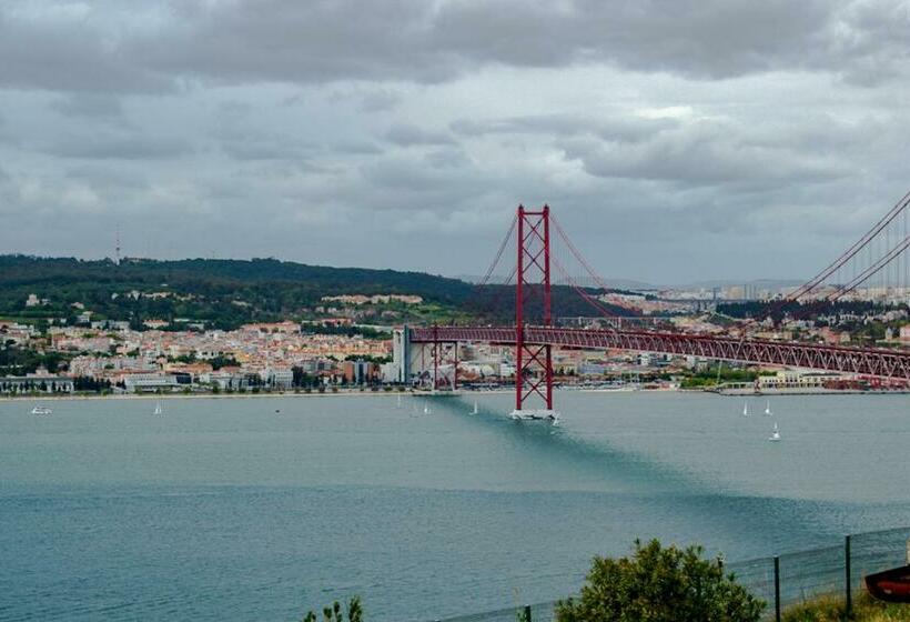 Кровать в Общей Комнате, Hi Almada  Pousada De Juventude