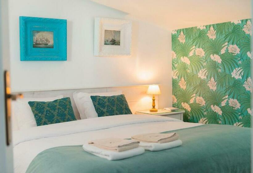 Номер Стандарт Совместная Ванная, Laneez Ericeira Surf House