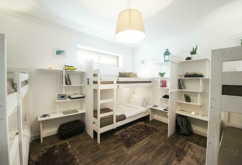 Кровать в Общей Комнате, Laneez Ericeira Surf House