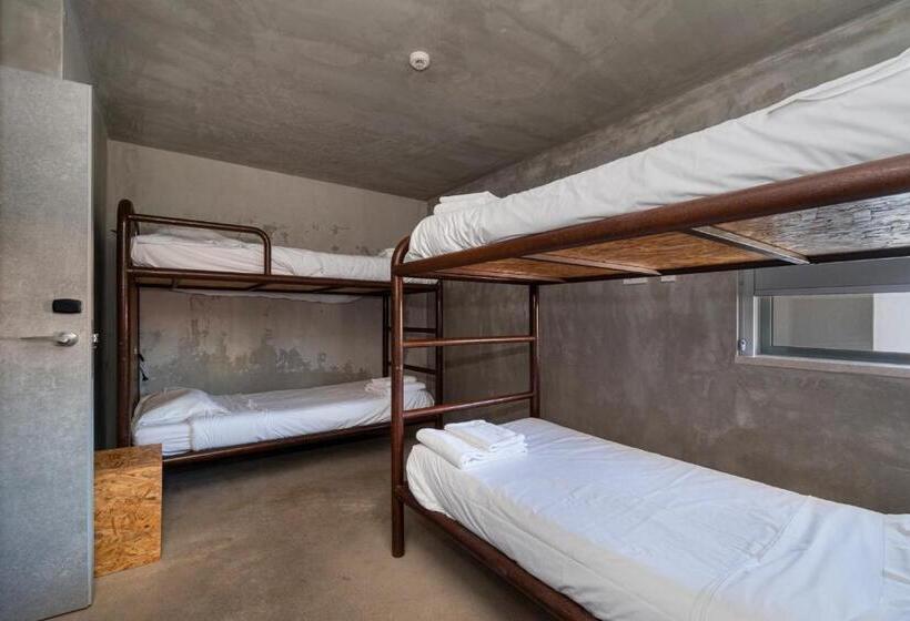 스탠다드 트리픔 룸 공동욕실, N1 Hostel Apartments And Suites