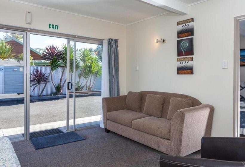 Семейный Номер, Tairua Shores Motel